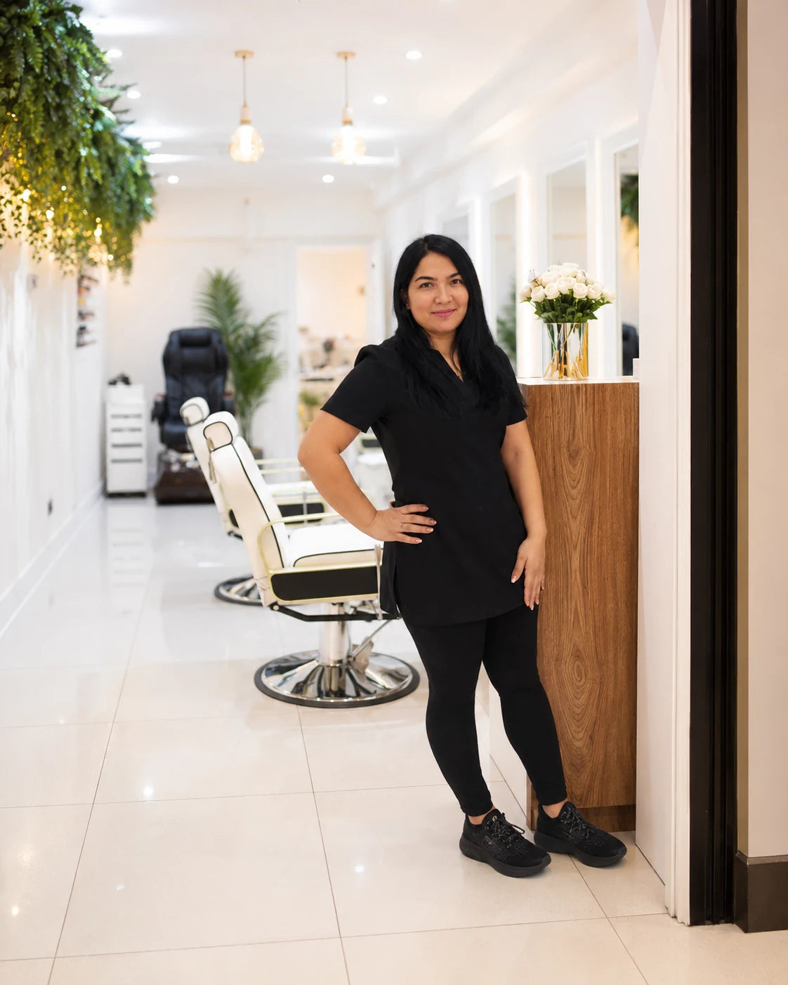 Tu Bella therapist at salon entrance, Hemel Hempstead